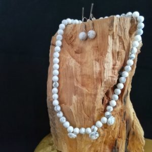 Howlit lánc rózsákkal és fülbevaló
