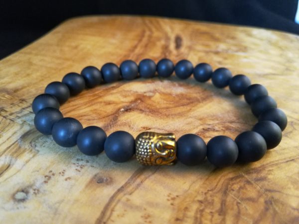 Matt bazalt karkötő arany színű Buddha fejjel